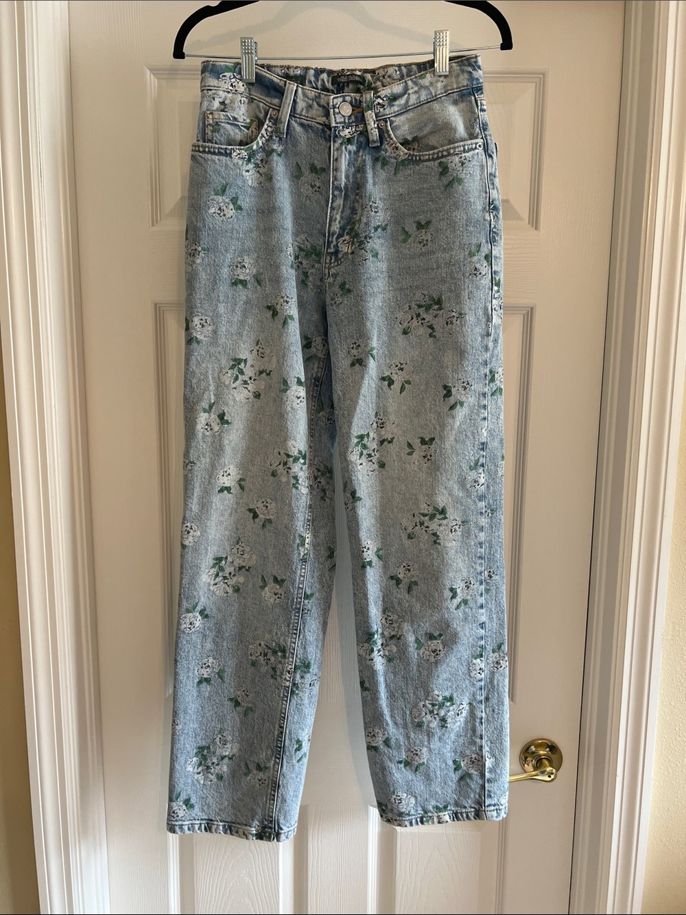 wild fable 90’s Relaxed Straight Denim Jeans with White Floral Print, Size 2